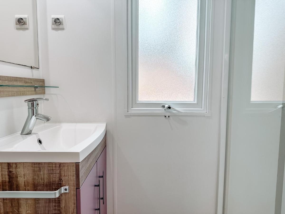 3 Bedroom Chalets Camping Lei Suves - Joycasa Roquebrune-sur Argens Extérieur photo